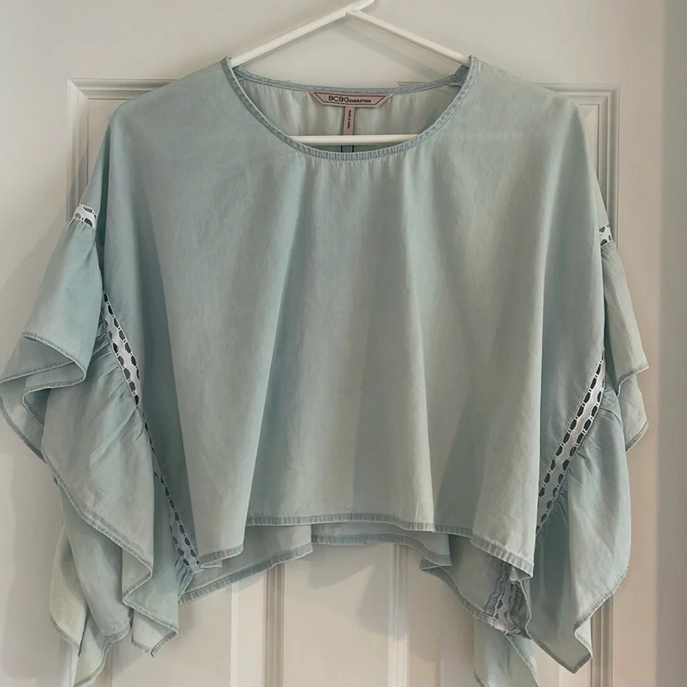 BCBGeneration Ruffle Sleeve Crop Top Light Wash Size XS - Picture 2 of 9